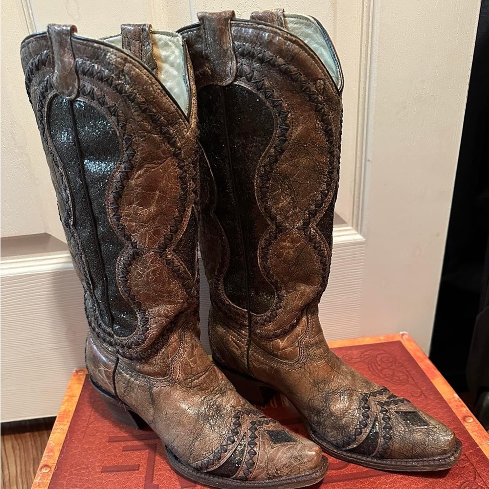 Women’s size 8 Corral Vintage boots